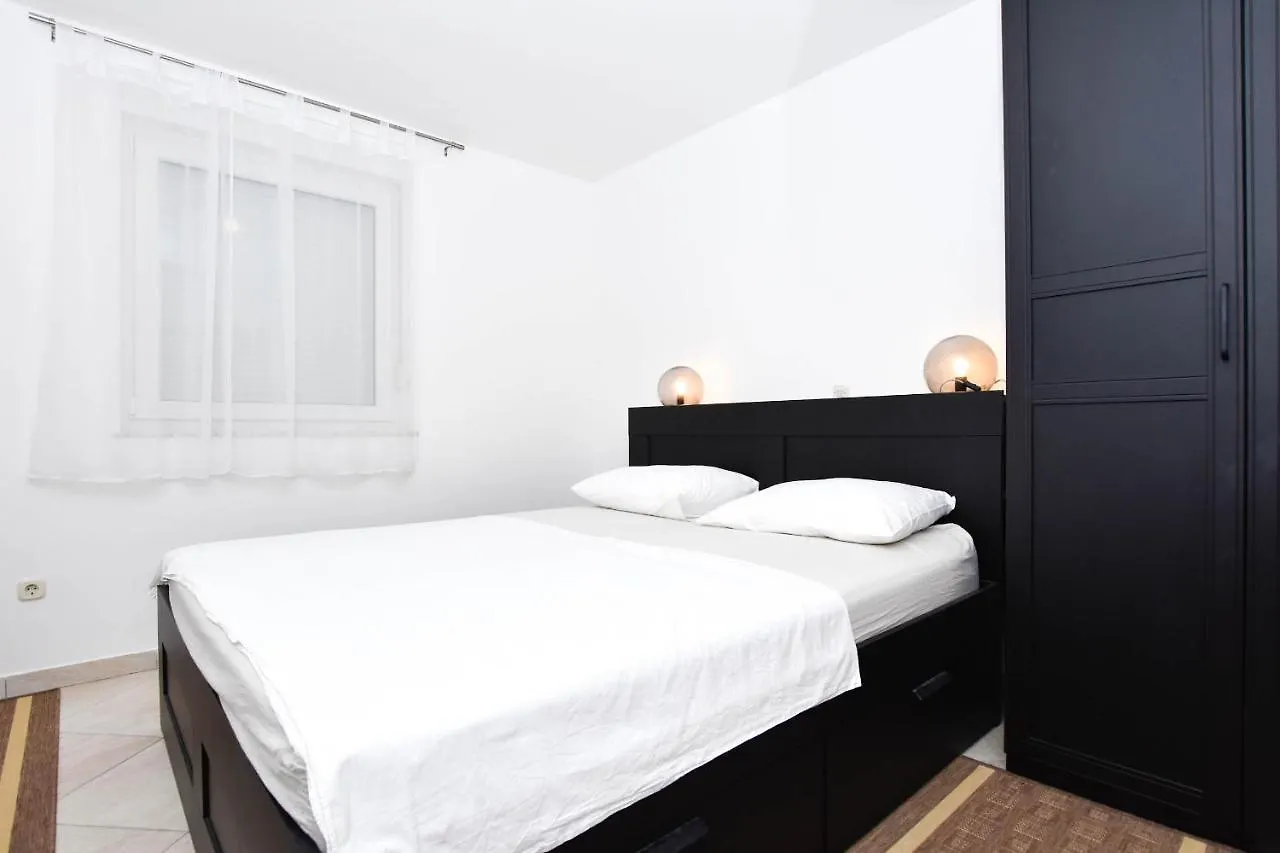 Apartment Jaspis 比奥格勒·纳·莫鲁